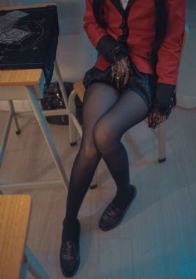不扣纽扣的女孩电影_1080完整在线观看