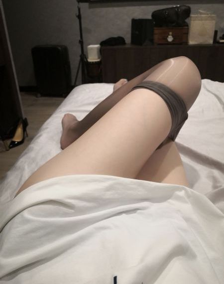 《被丈夫的下属推来推去的妻子》_剧情片免费观看韩国