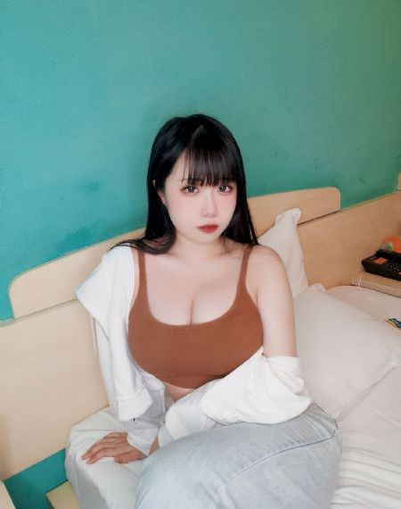 年轻的邻居的阿6_1080免费观看超清