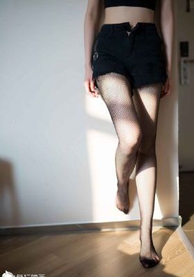 玩4p被3个男子伺候_720免费电视剧